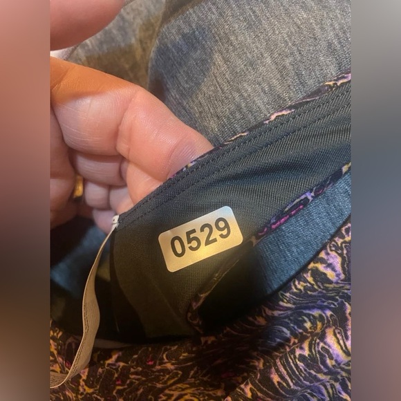 Lululemon high neck sports bra Size 8 - Picture 6 of 6